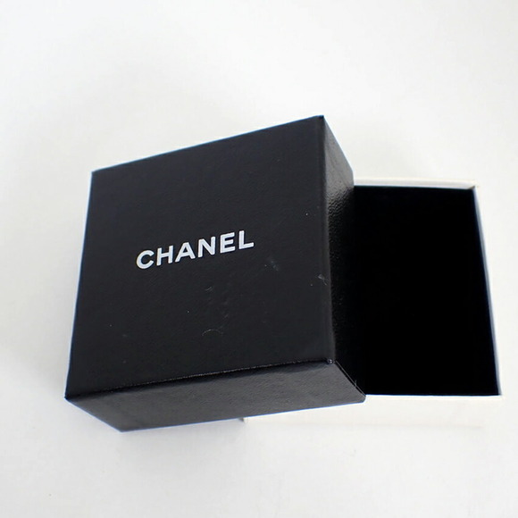 CHANEL Authentic Brooch